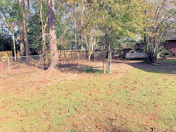 5th image of 1111 E Lakeshore Dr