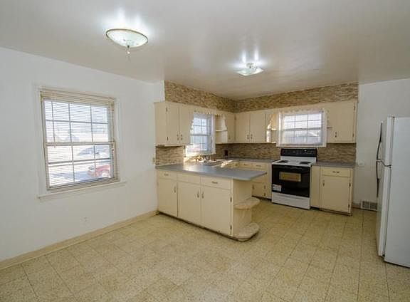 5th image of 502 S Camden St