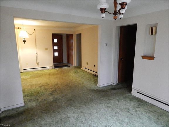 4th image of 320 E 320th St