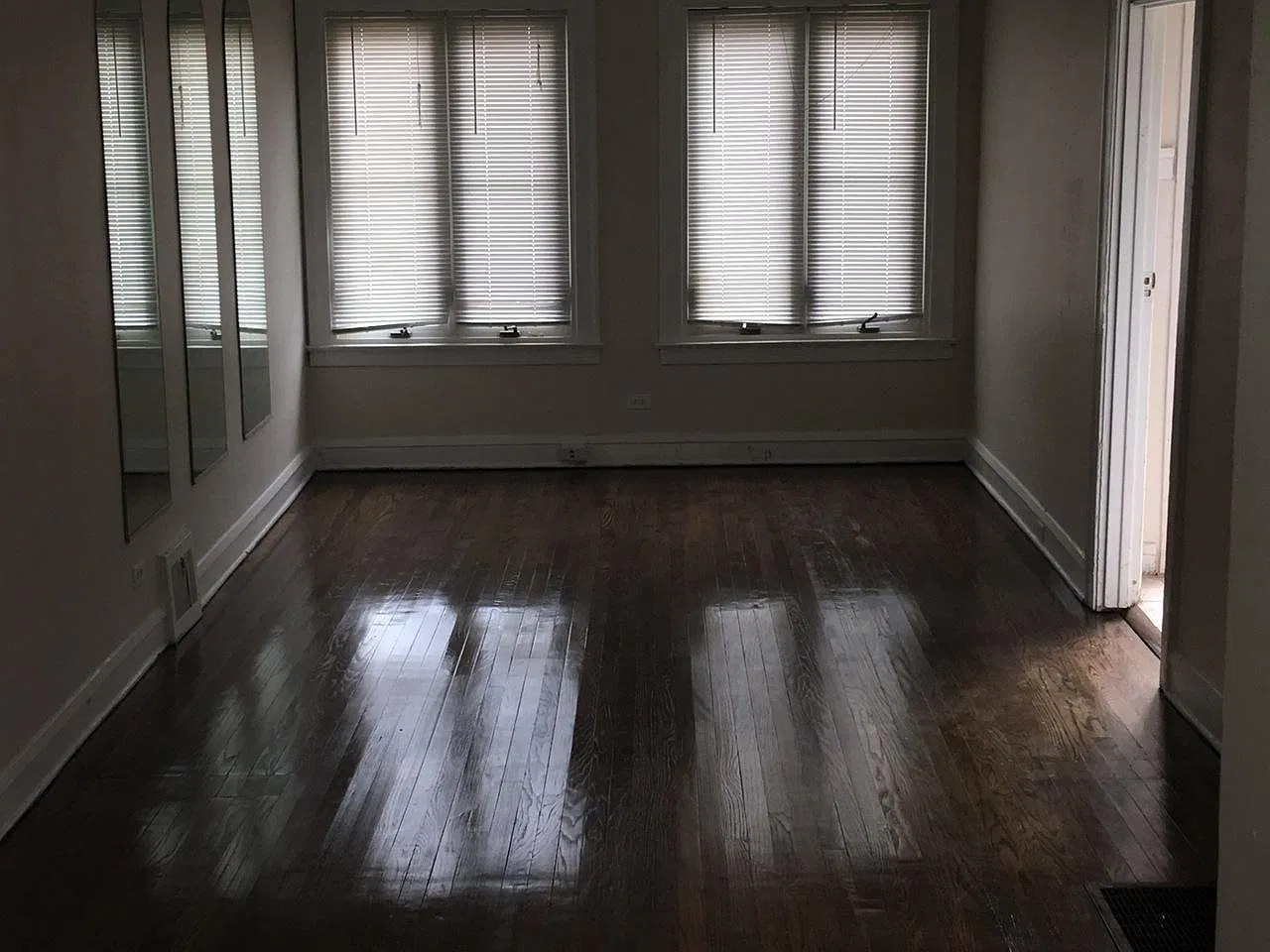 3 bed, 1.5 bath, 1200 sqft, $2,190 — Photo 2