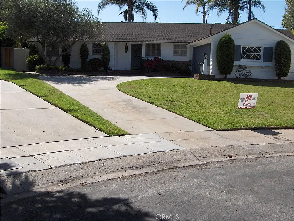 3 bed, 1.5 bath, 1649 sqft, $5,800 — Photo 1