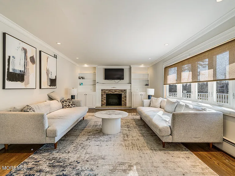 351 Hollywood Ave — Photo 3