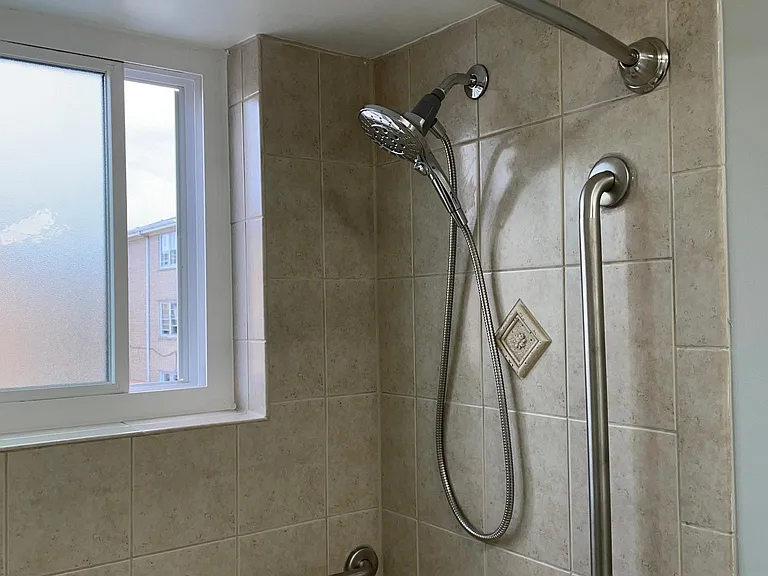 5211 N Reserve Ave #2E — Photo 10