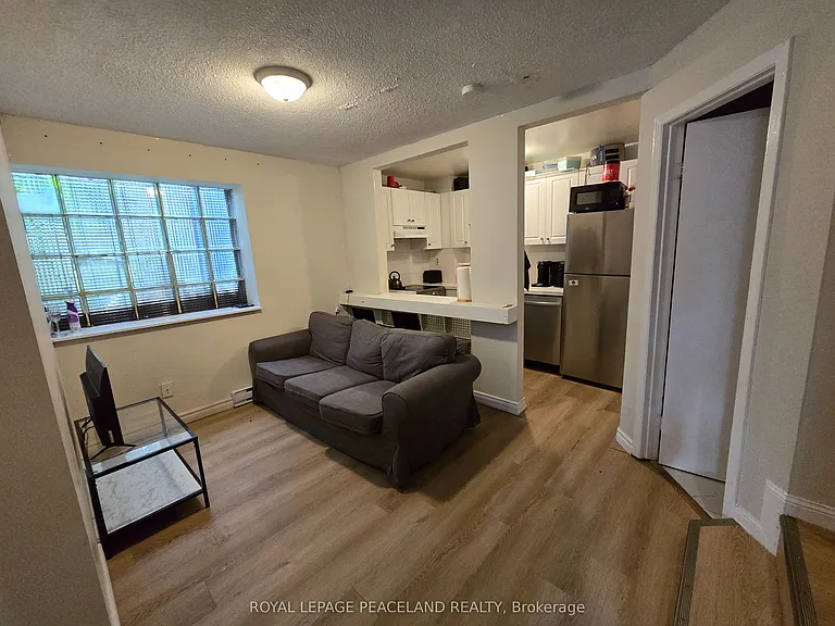 558 Spadina Cres #6 — Photo 8