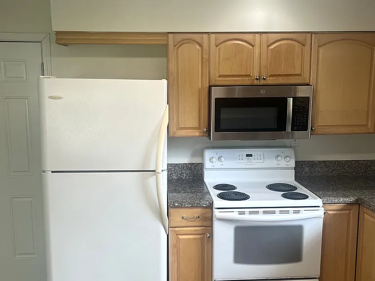 516 NW Forest St — Photo 10
