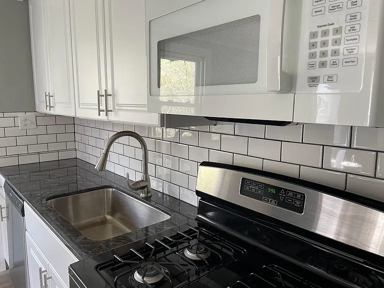314 Loomis Ave — Photo 2