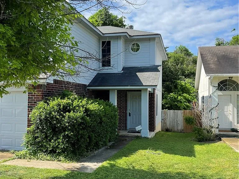 1105 Stephanie Lee Ln — Photo 2