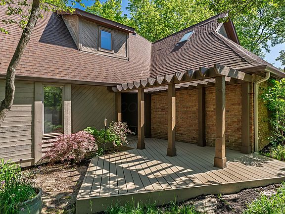 4th image of 130 Whieldon Ln