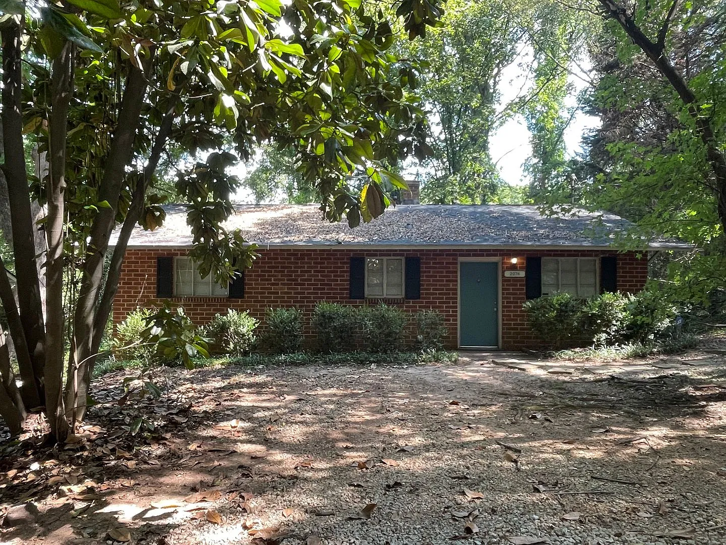 2-bedroom, 1-bath stand alone home is conveniently located off Prince Avenue! — Photo 2
