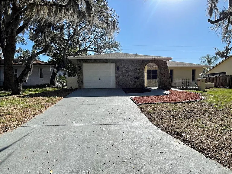 8910 Elm Leaf Ct — Photo 2