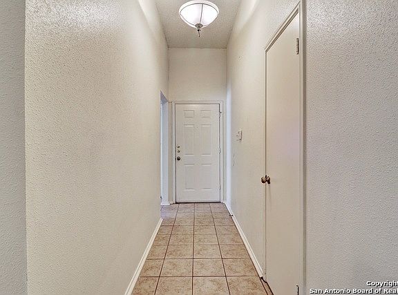 4th image of 2502 Mud Lake Dr