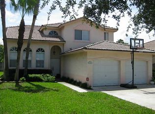 252 W Royal Cove Cir, Davie, FL 33325