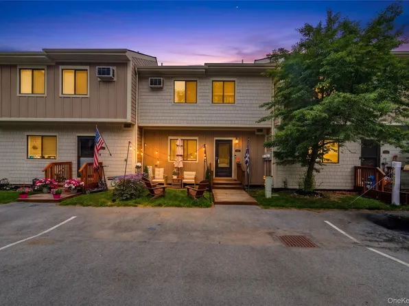 6702 Chelsea Cove N, Hopewell Junction, NY 12533