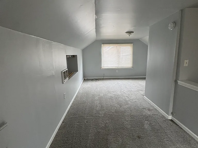 8904 Robson St — Photo 17