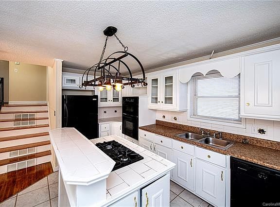 5th image of 401 Meadowview Dr