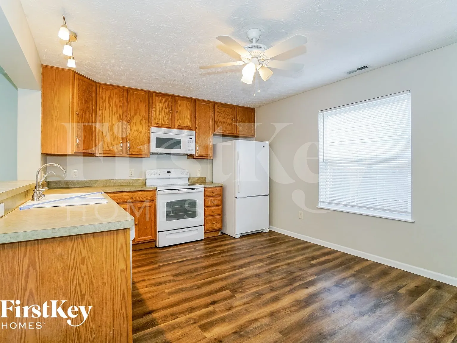 3 bed, 2.5 bath, 1714 sqft, $2,395 — Photo 4