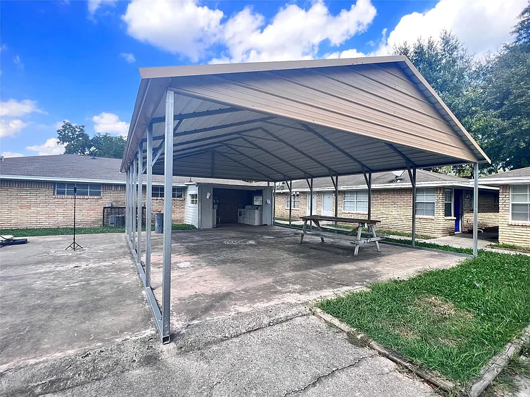 5602 Hirsch Rd — Photo 12