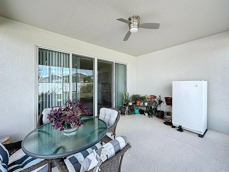 1042 Heirloom Dr — Photo 2