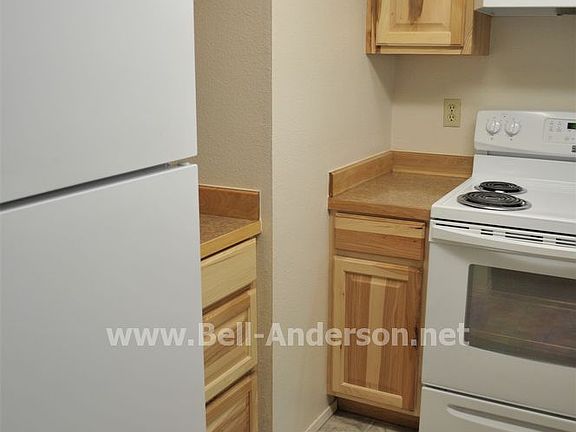 5th image of 977 26th Pl NE