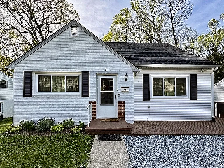 4636 Fairmont Ave — Photo 1