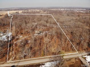 2921 Lazy Acre Rd, Odin, IL 62870