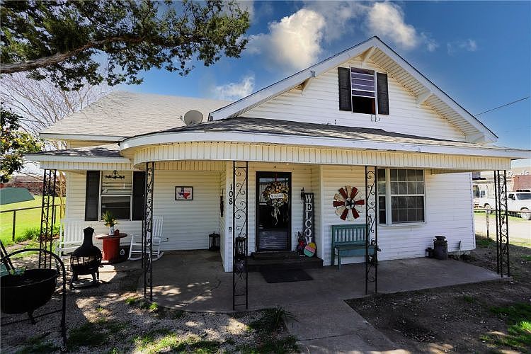 1st image of 108 S Criswell St
