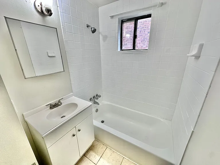 4422 Greenwich Pkwy NW — Photo 25