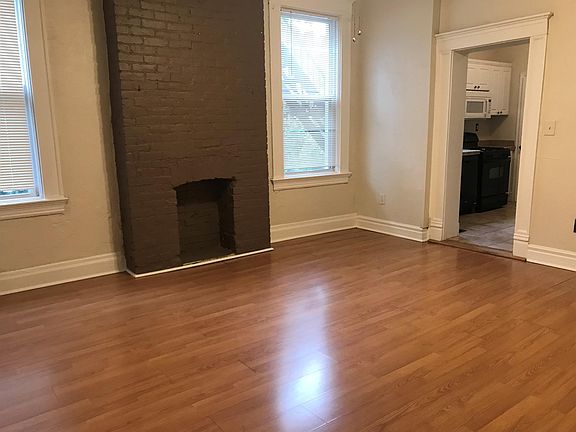 3rd image of 125 N Dallas Ave #1