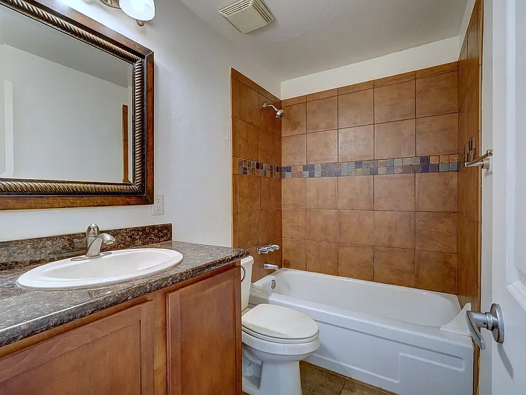 Riverside Suites — Photo 27