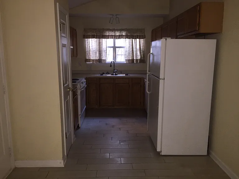 818 Bentley Dr — Photo 5