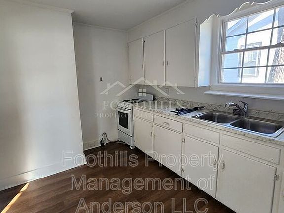 4th image of 104 Frances St
