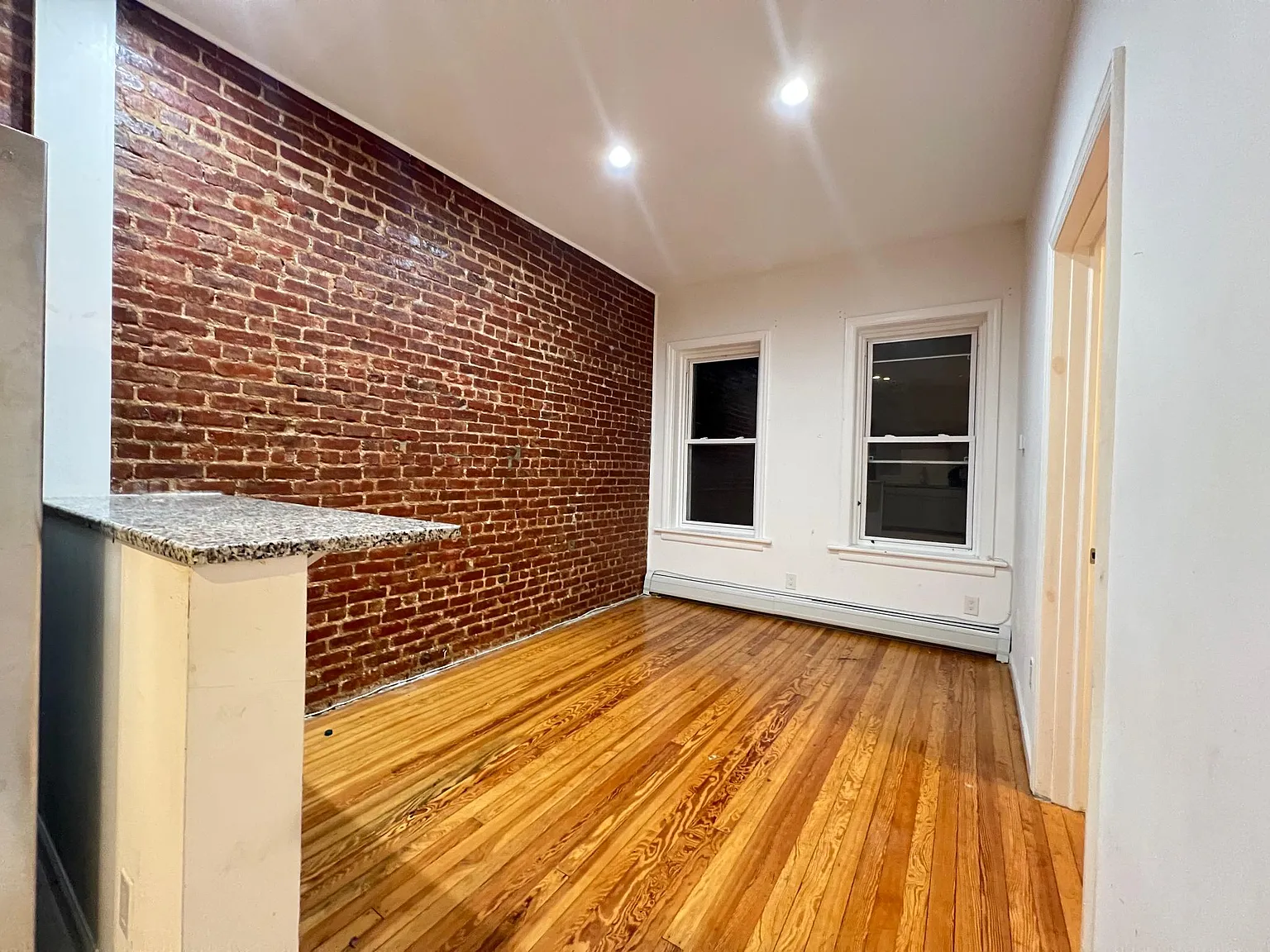 2 bed, 800 sqft, $2,200 — Photo 2