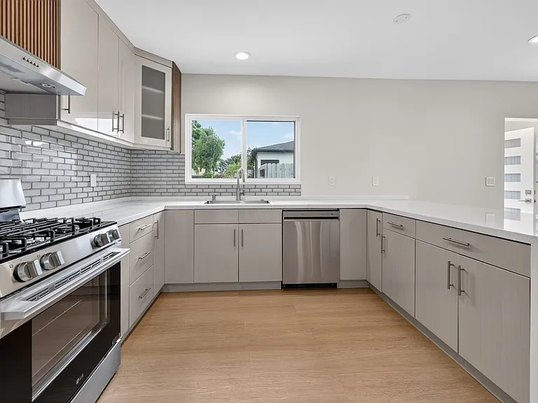2327 N Naomi St — Photo 12