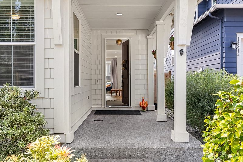 3rd image of 18821 Colwood Avenue NE