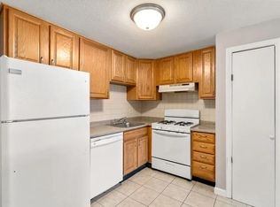 381 Hildreth St APT 305, Lowell, MA 01850