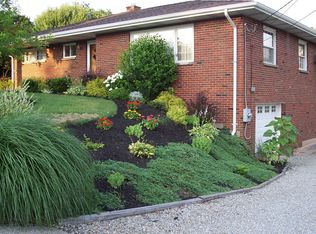 56 Hilltop Acres Rd, Washington, PA 15301