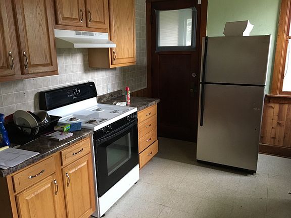 4th image of 102 S Academy St