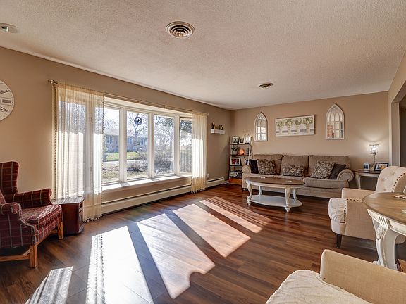 4th image of 1411 2nd Ave