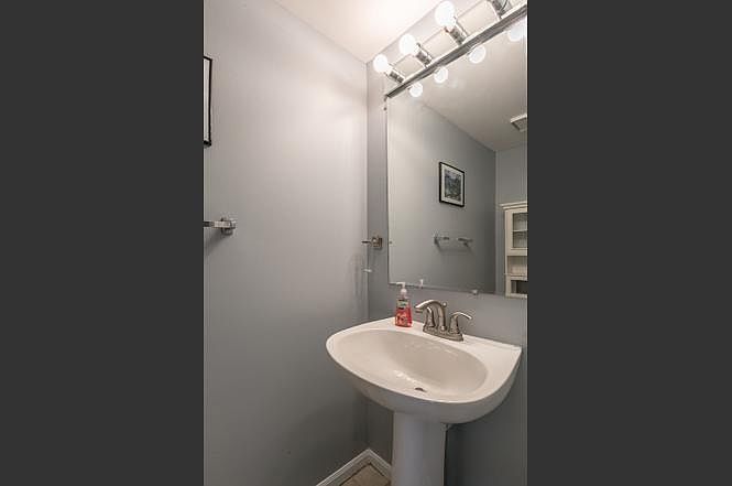 1st image of 429 Yorktown Ct