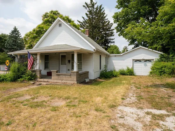 107 W John St, Knox, IN 46534