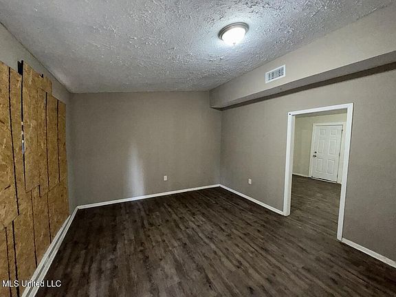 2nd image of 3320 Ridgeland Dr