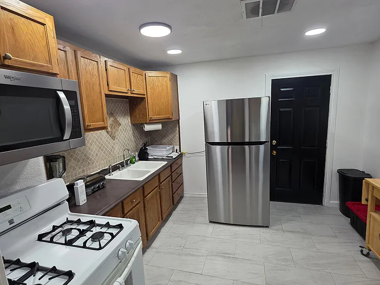 215 Butadieno St — Photo 3