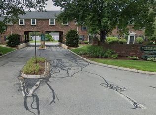 404 Windsor Dr, Framingham, MA 01701