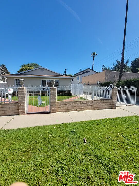 1 bed, 1.0 bath, $2,190 — Photo 1
