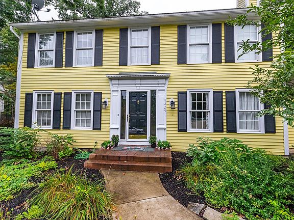2nd image of 9829 Woodstream Dr