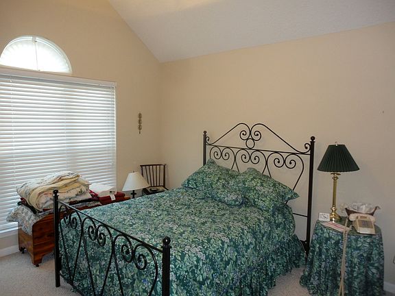 Guest bedroom