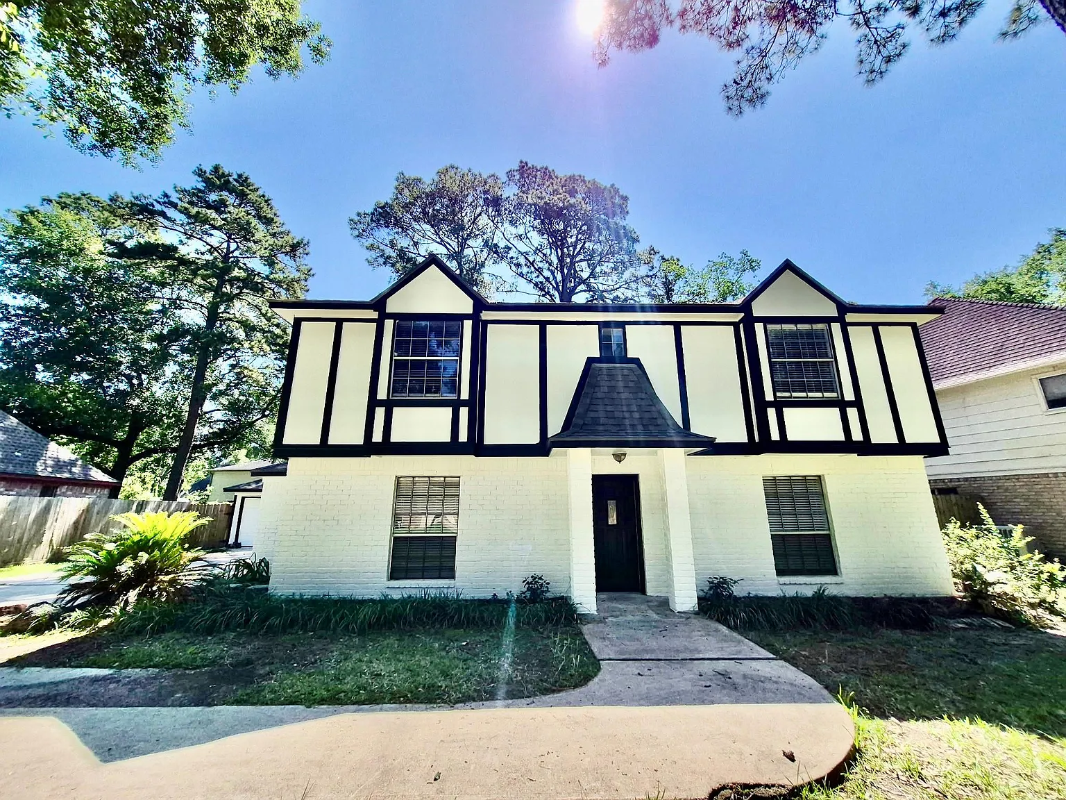 4 bed, 2.5 bath, 2296 sqft, $2,295 — Photo 2