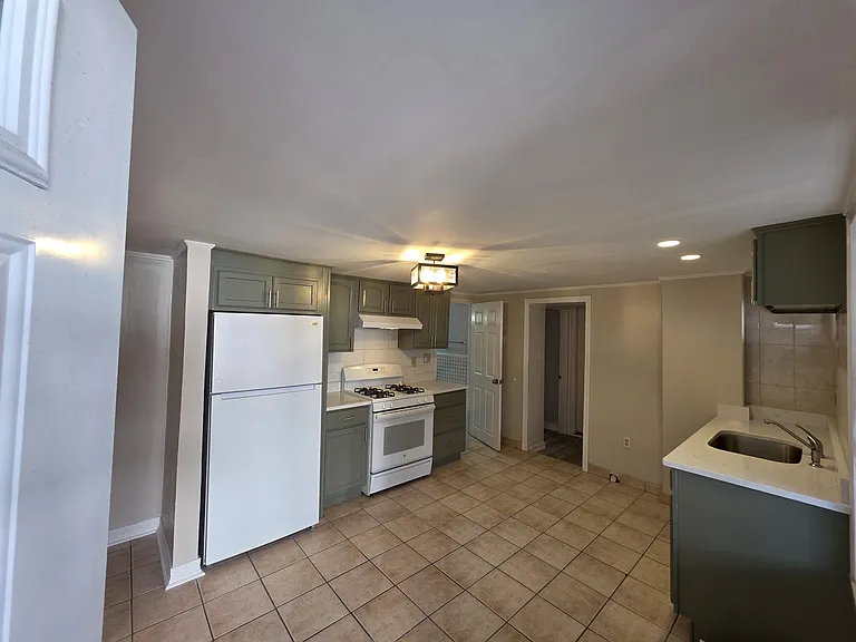 154 Middle St #1 — Photo 5