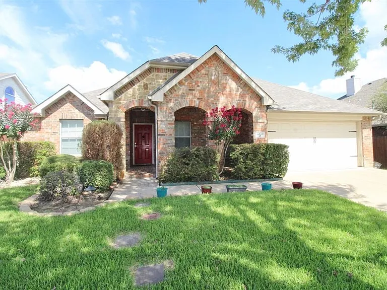 4003 Greenwood Way — Photo 1