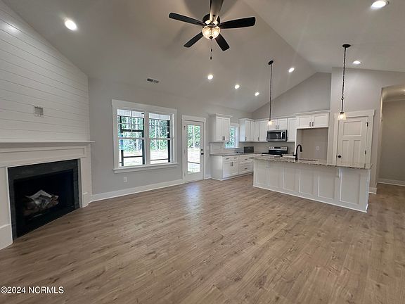 3rd image of 49 N Rowsham Place